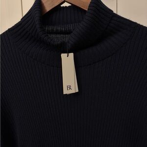 Banana Republic Dark Blue Ribbed Knit Sweater. 100% extra fine merino wool.